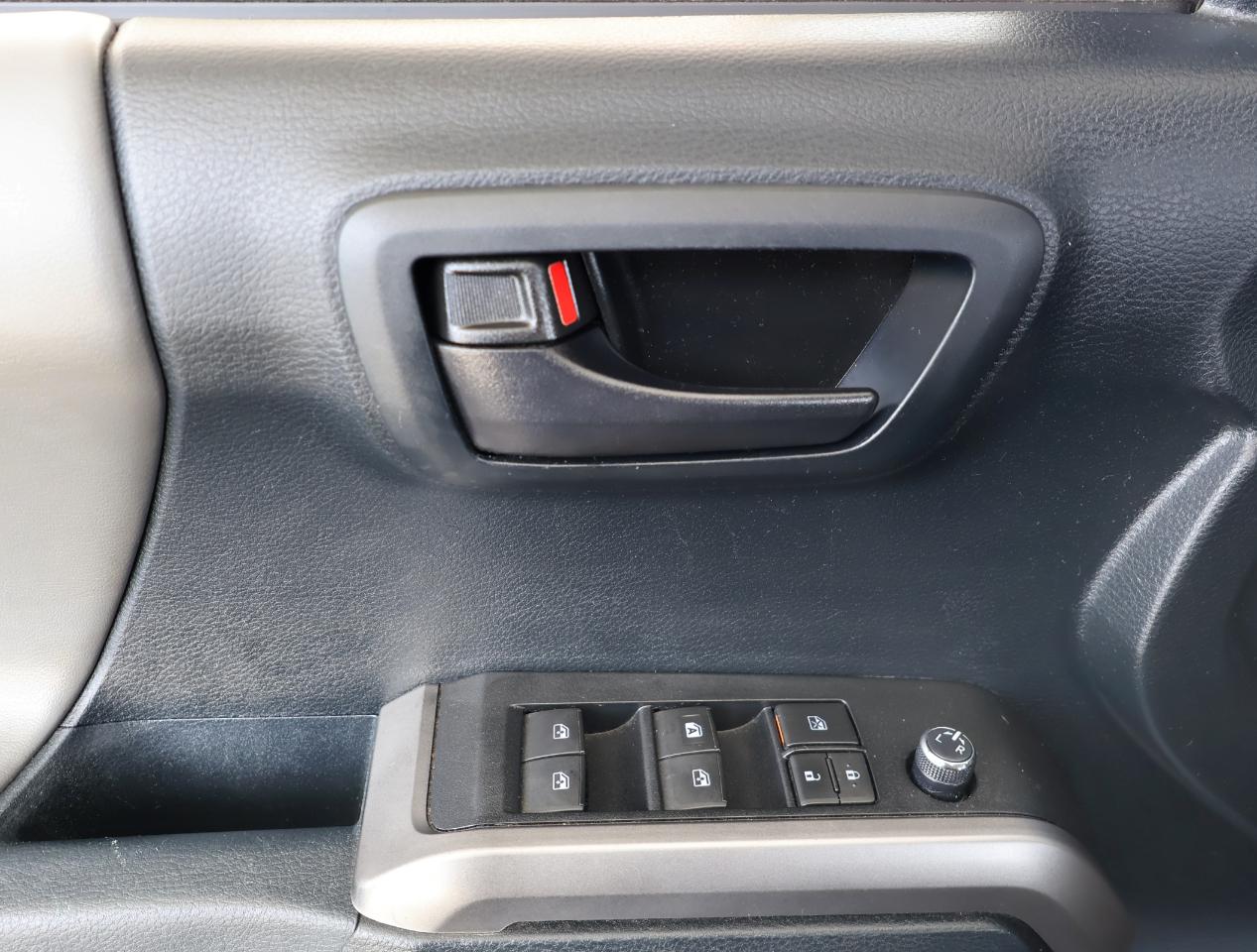 Toyota Tacoma SR5 Double Cab 2016