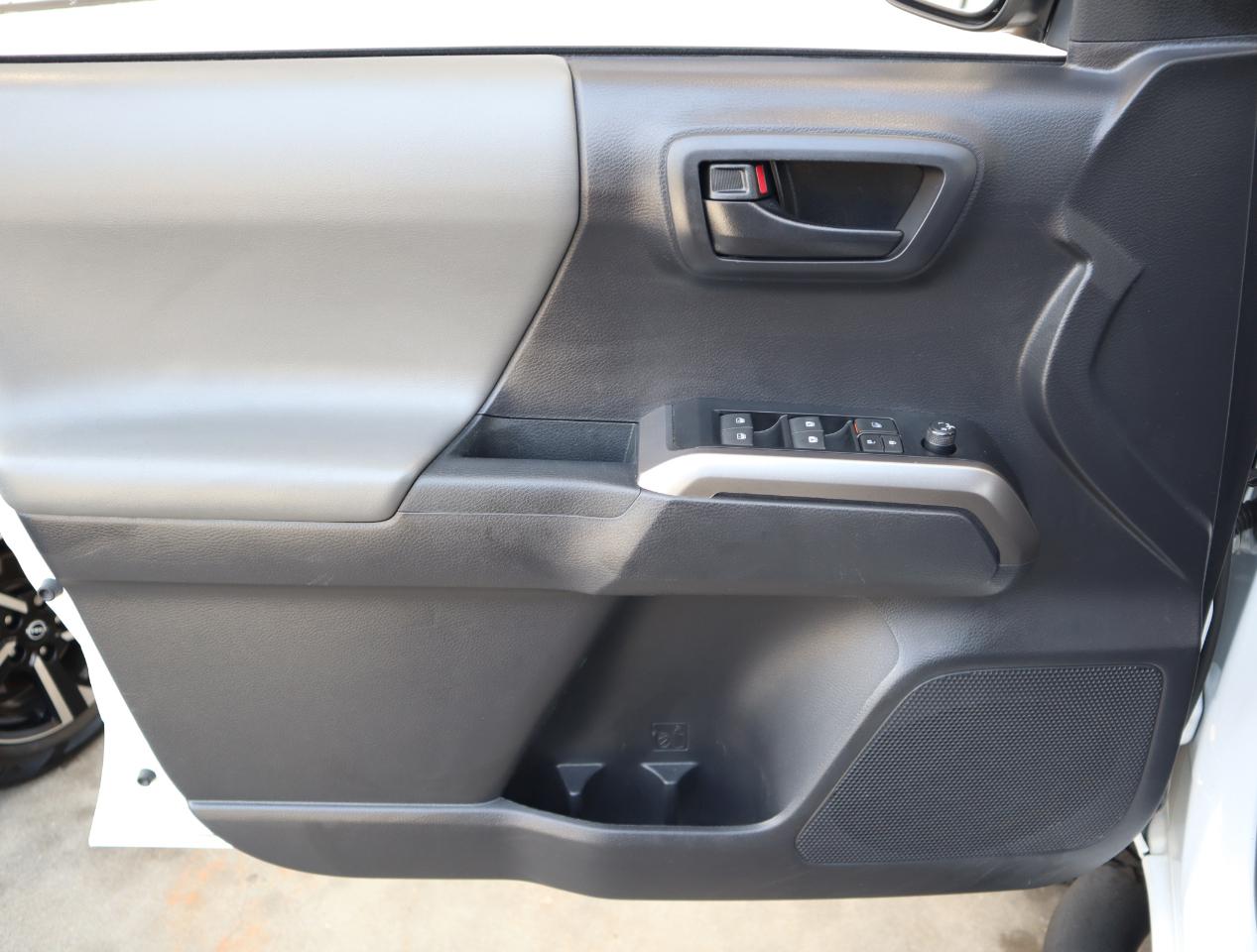 Toyota Tacoma SR5 Double Cab 4WD V6 2023