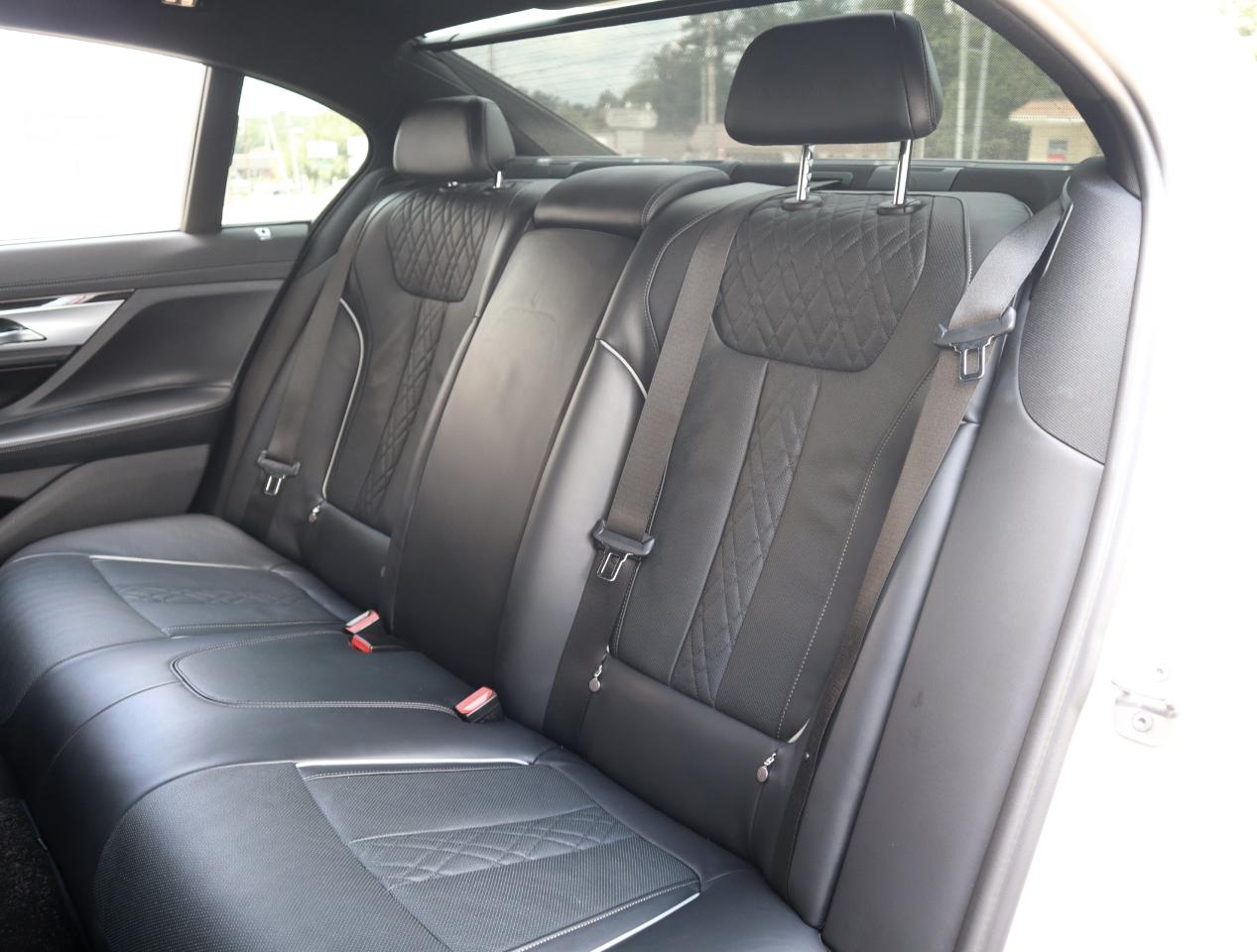 BMW 7-Series 740i 2022