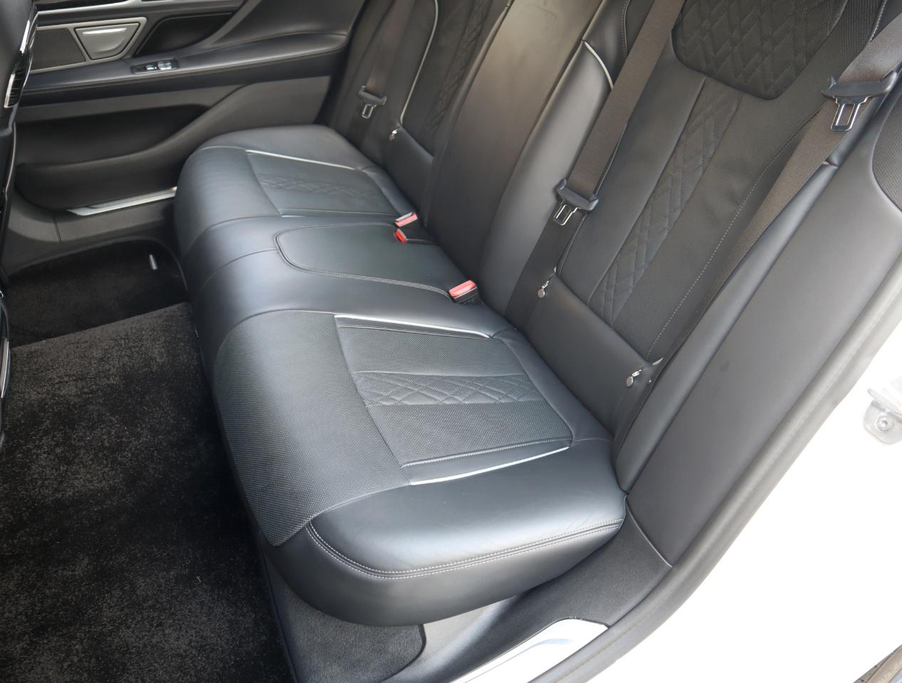 BMW 7-Series 740i 2022