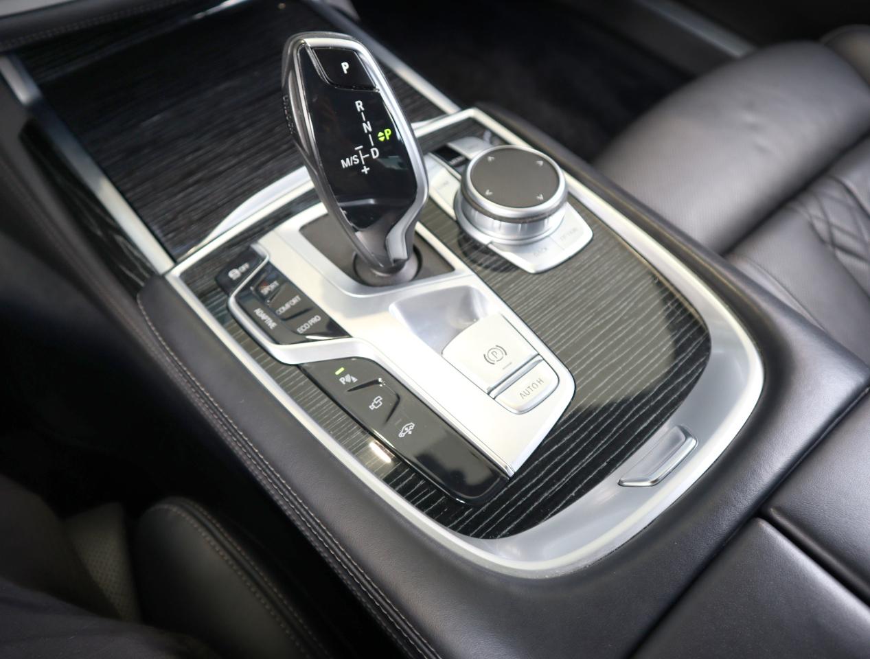 BMW 7-Series 740i 2022