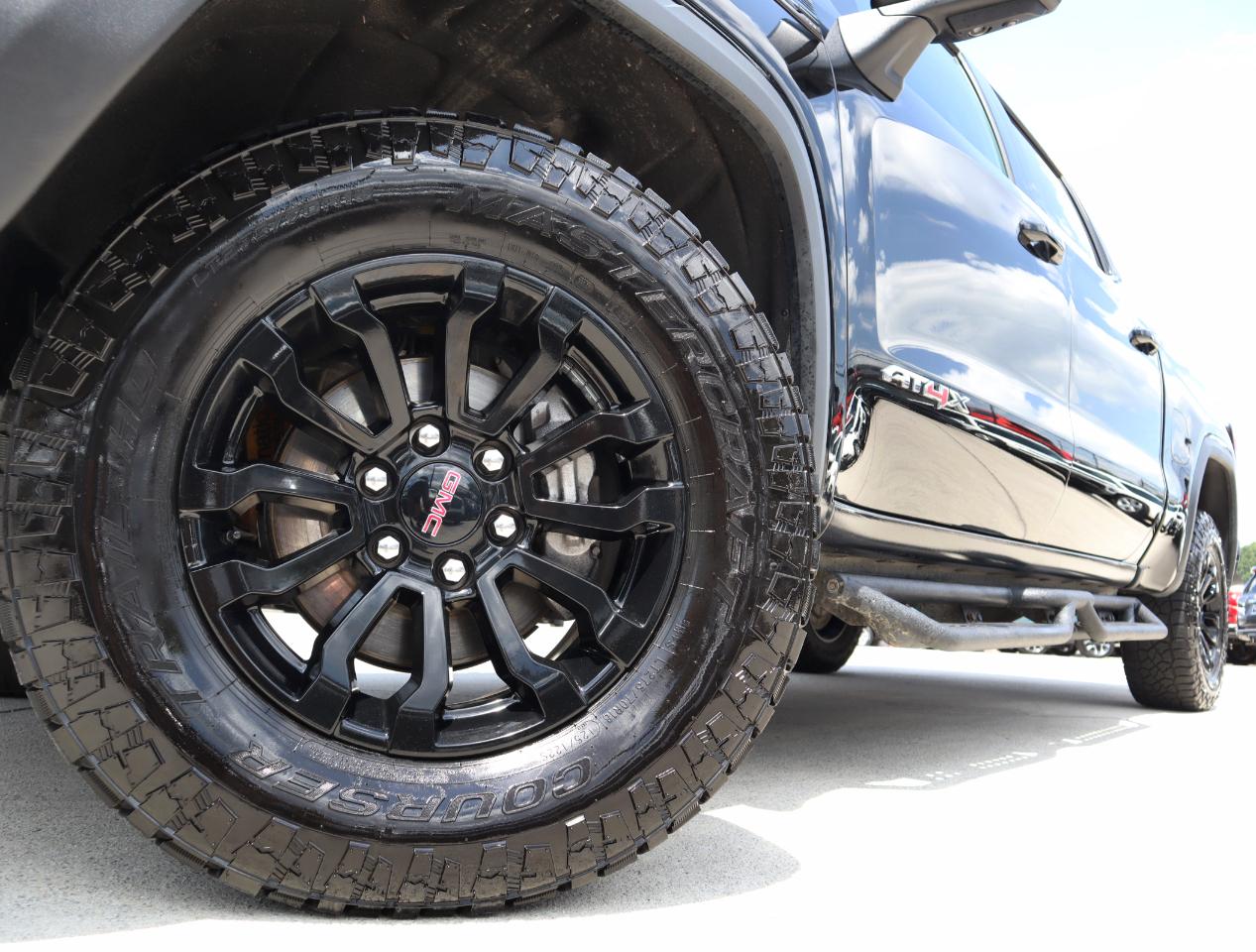 GMC Sierra 1500 AT4X Crew Cab 4WD 2023