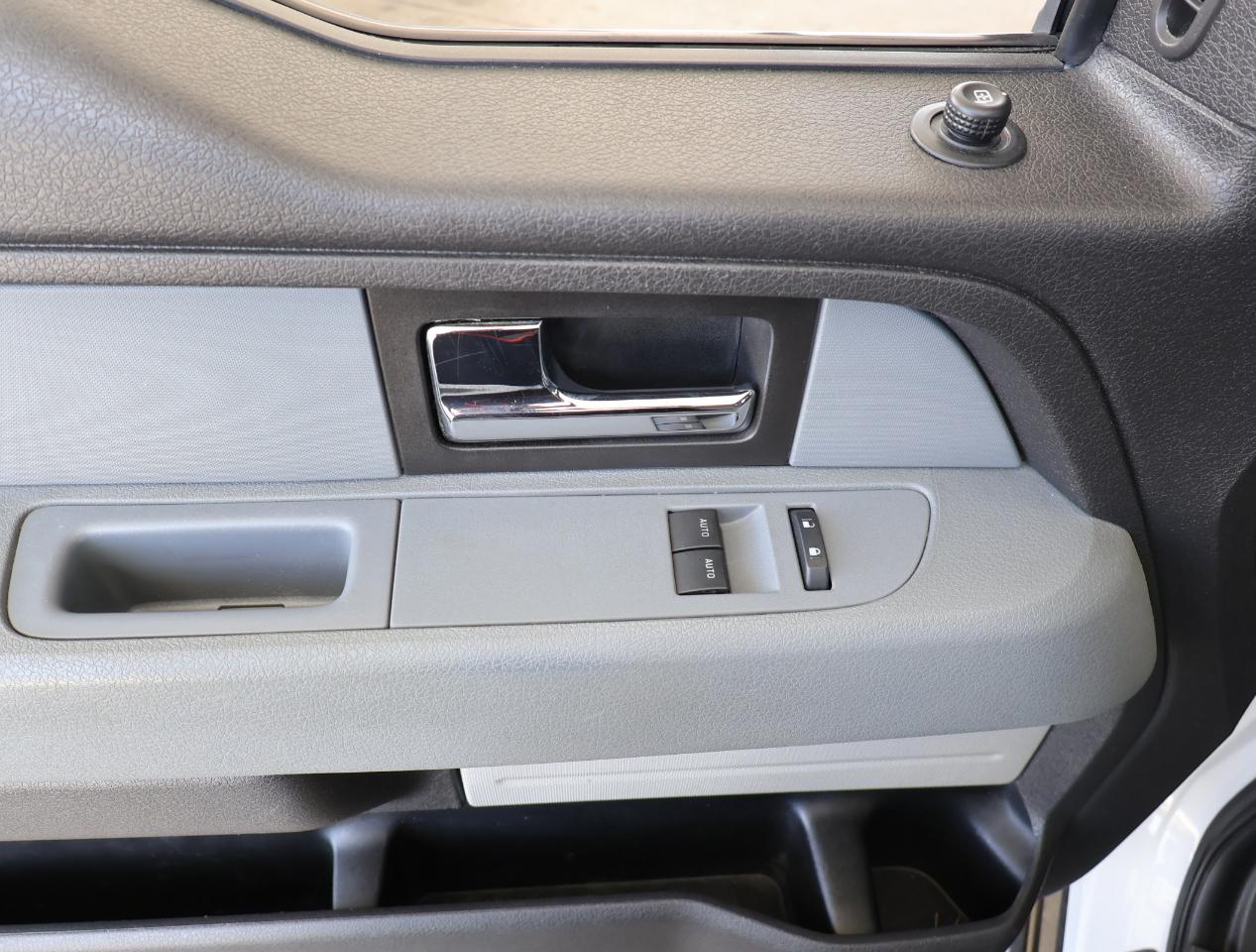Ford F-150 STX 2WD 2014