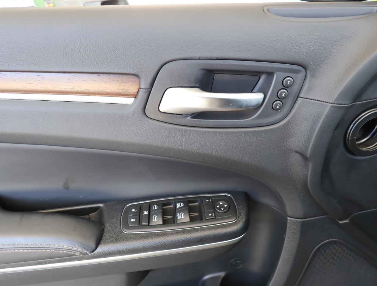 Chrysler 300 C HEMI 2012