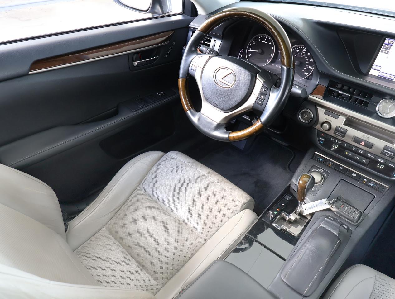 Lexus ES 350 Sedan 2014