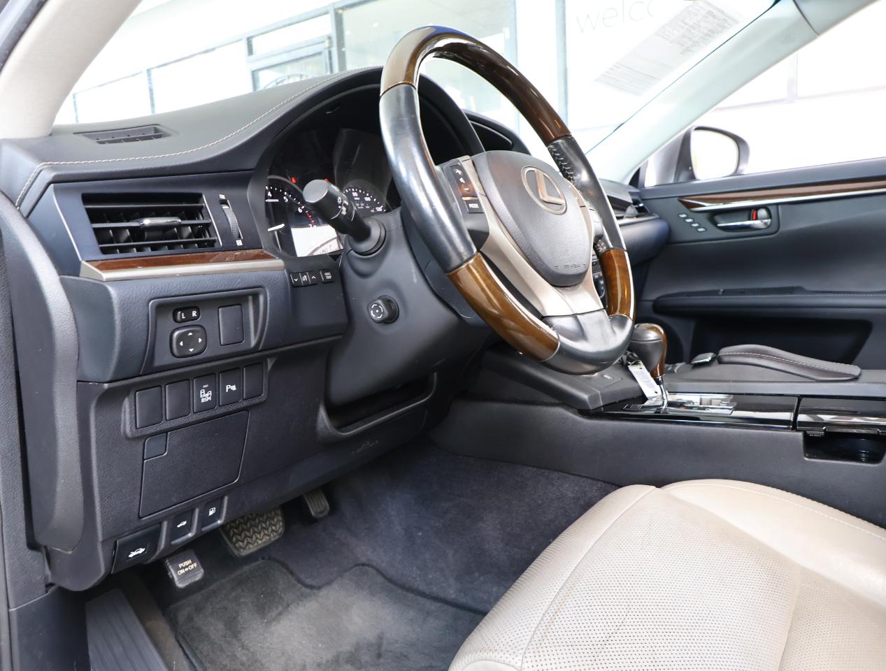 Lexus ES 350 Sedan 2014