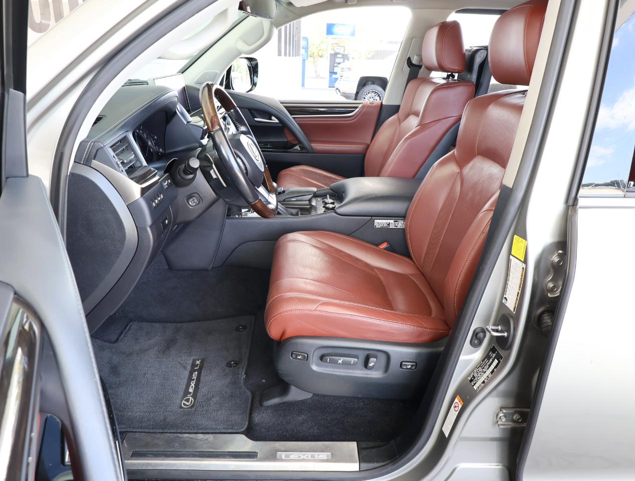 Lexus LX 570 4D SUV AWD w/3-Row 2016