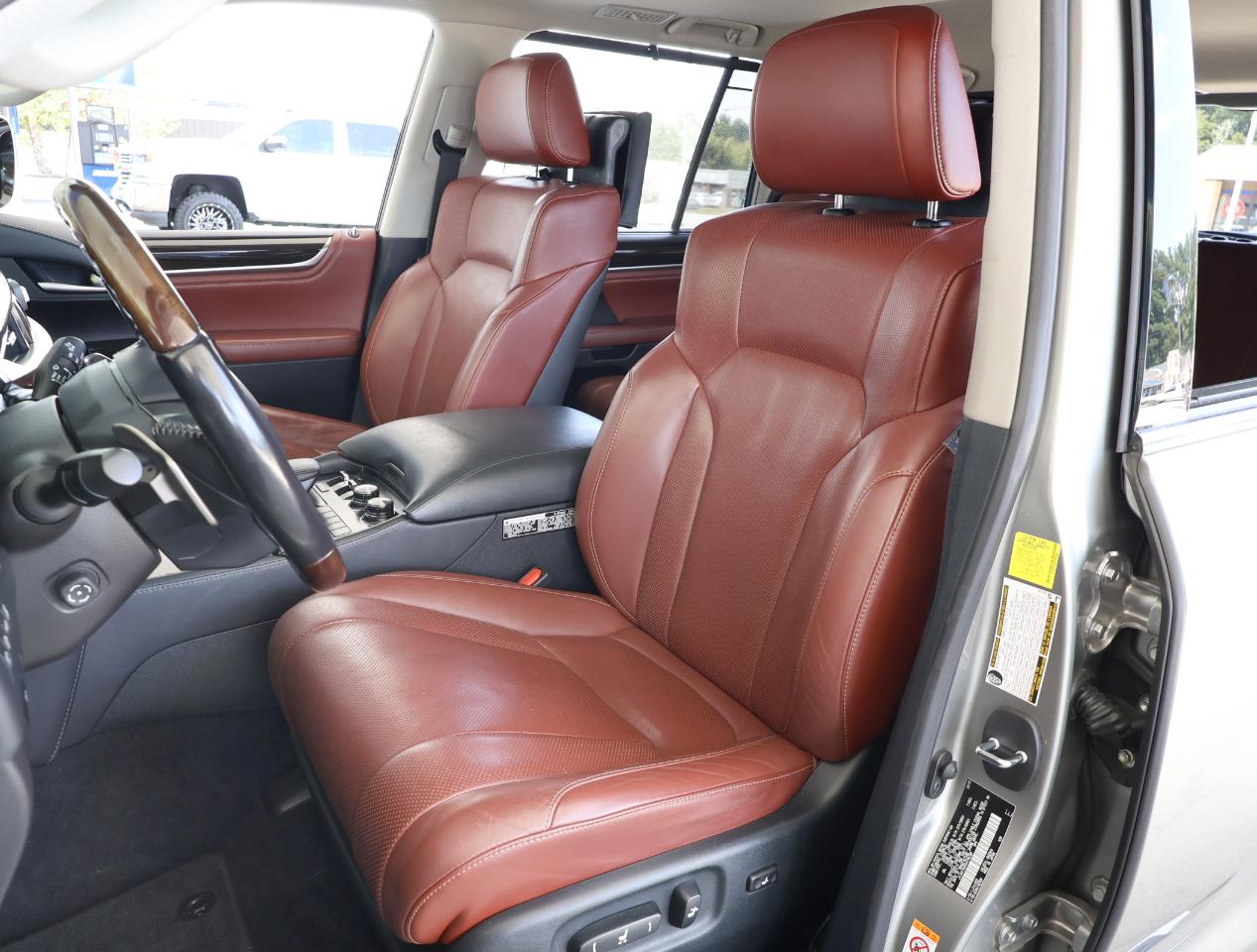 Lexus LX 570 4D SUV AWD w/3-Row 2016