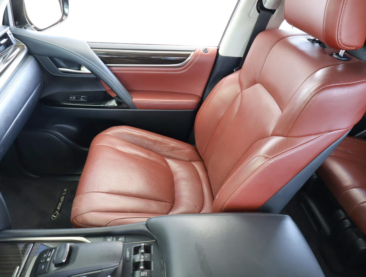 Lexus LX 570 4D SUV AWD w/3-Row 2016