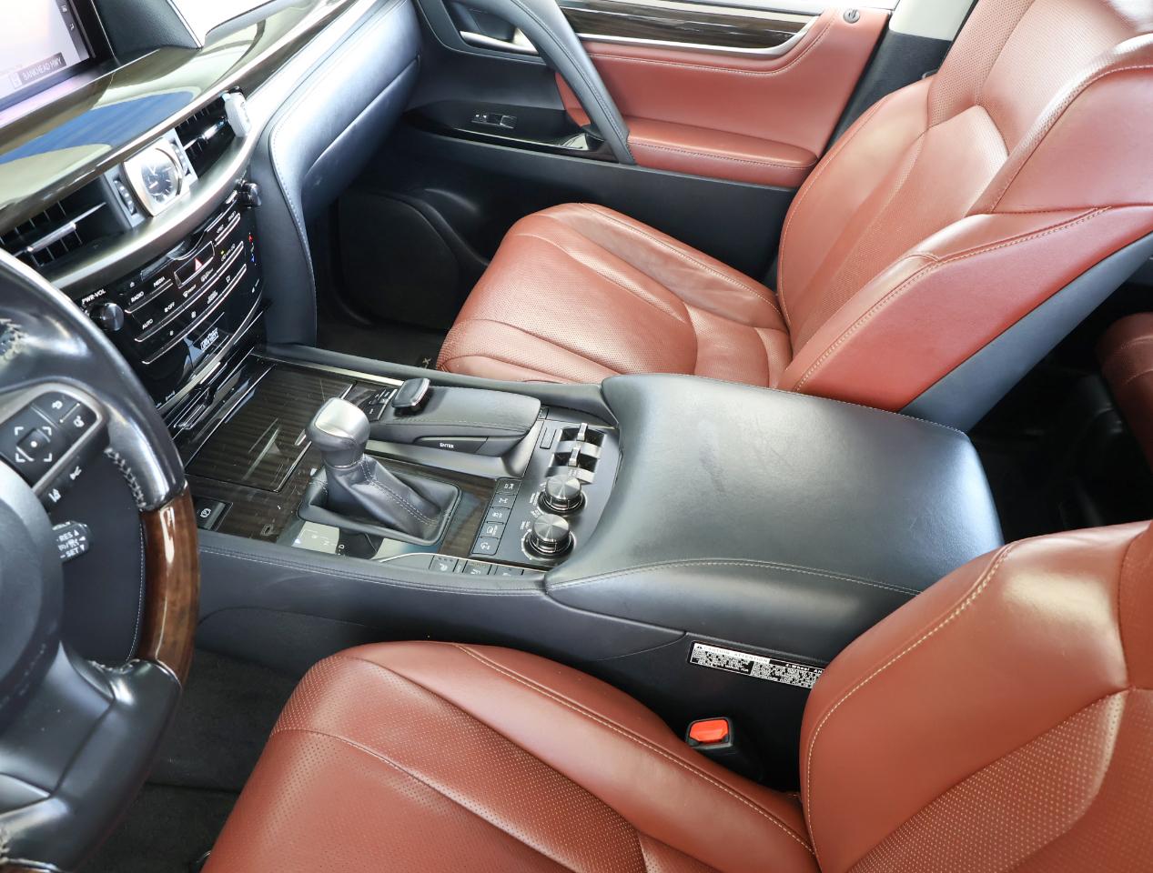 Lexus LX 570 4D SUV AWD w/3-Row 2016
