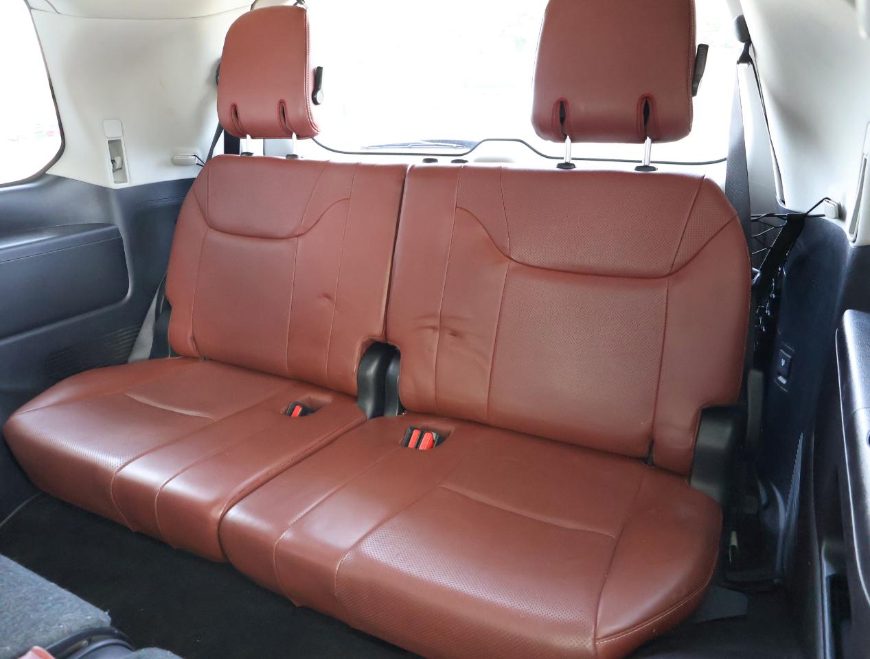 Lexus LX 570 4D SUV AWD w/3-Row 2016