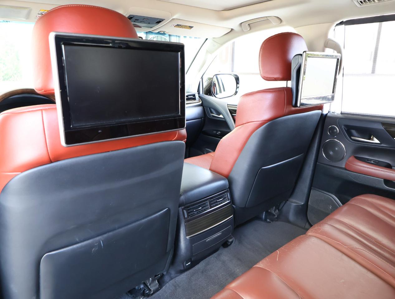 Lexus LX 570 4D SUV AWD w/3-Row 2016