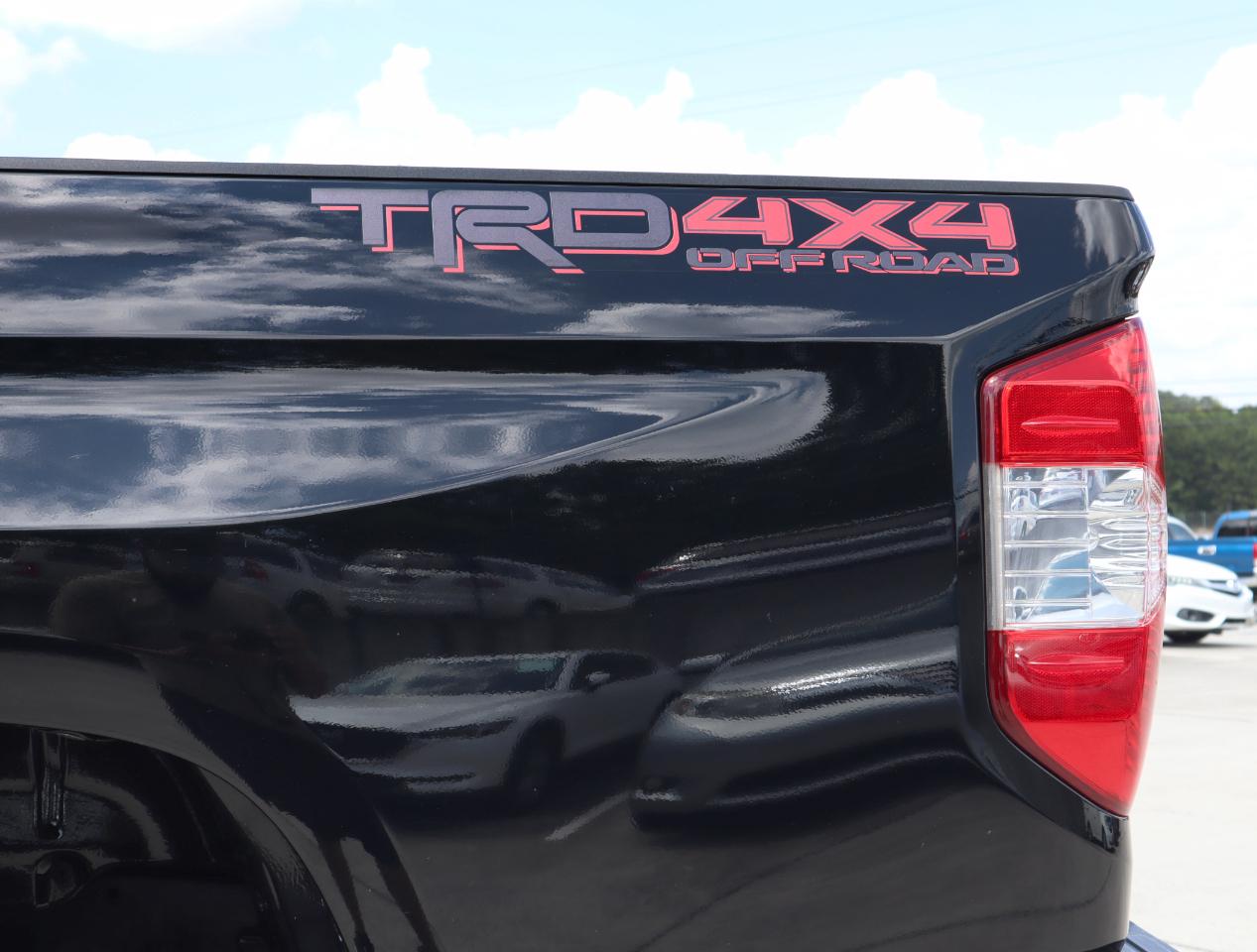Toyota Tundra Platinum CrewMax 5.7L FFV 4WD 2018
