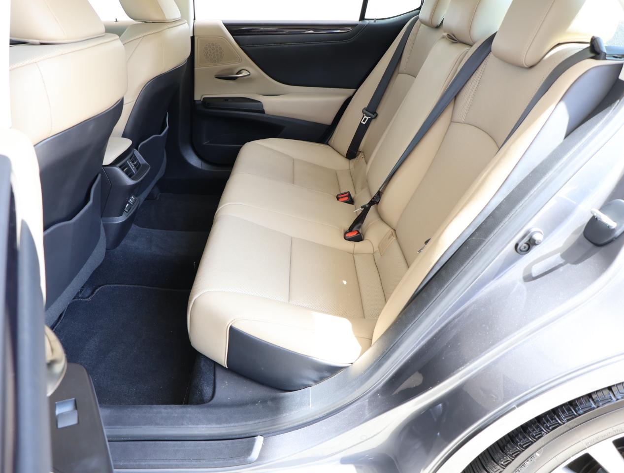 Lexus ES 350 Luxury 2019