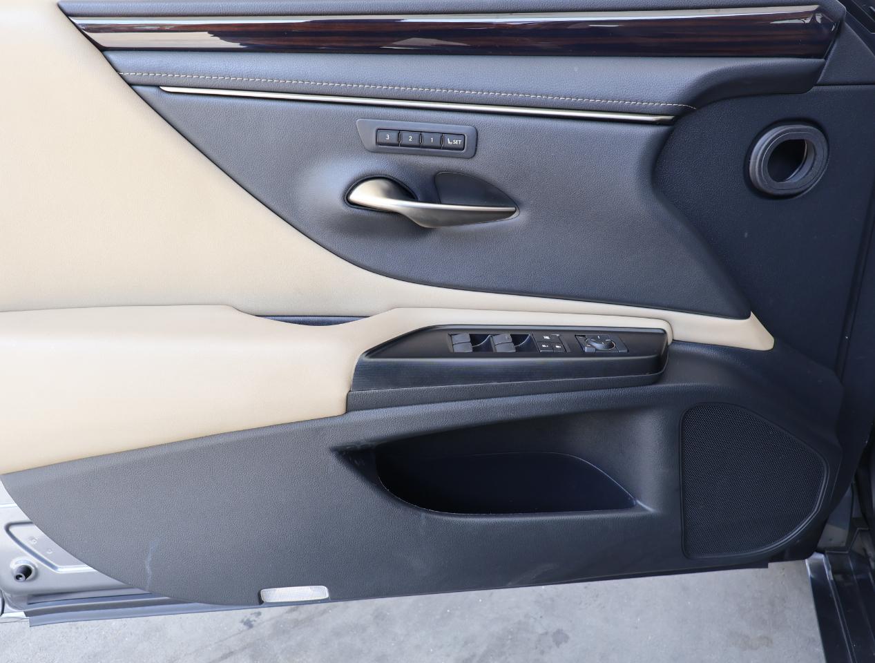 Lexus ES 350 Luxury 2019