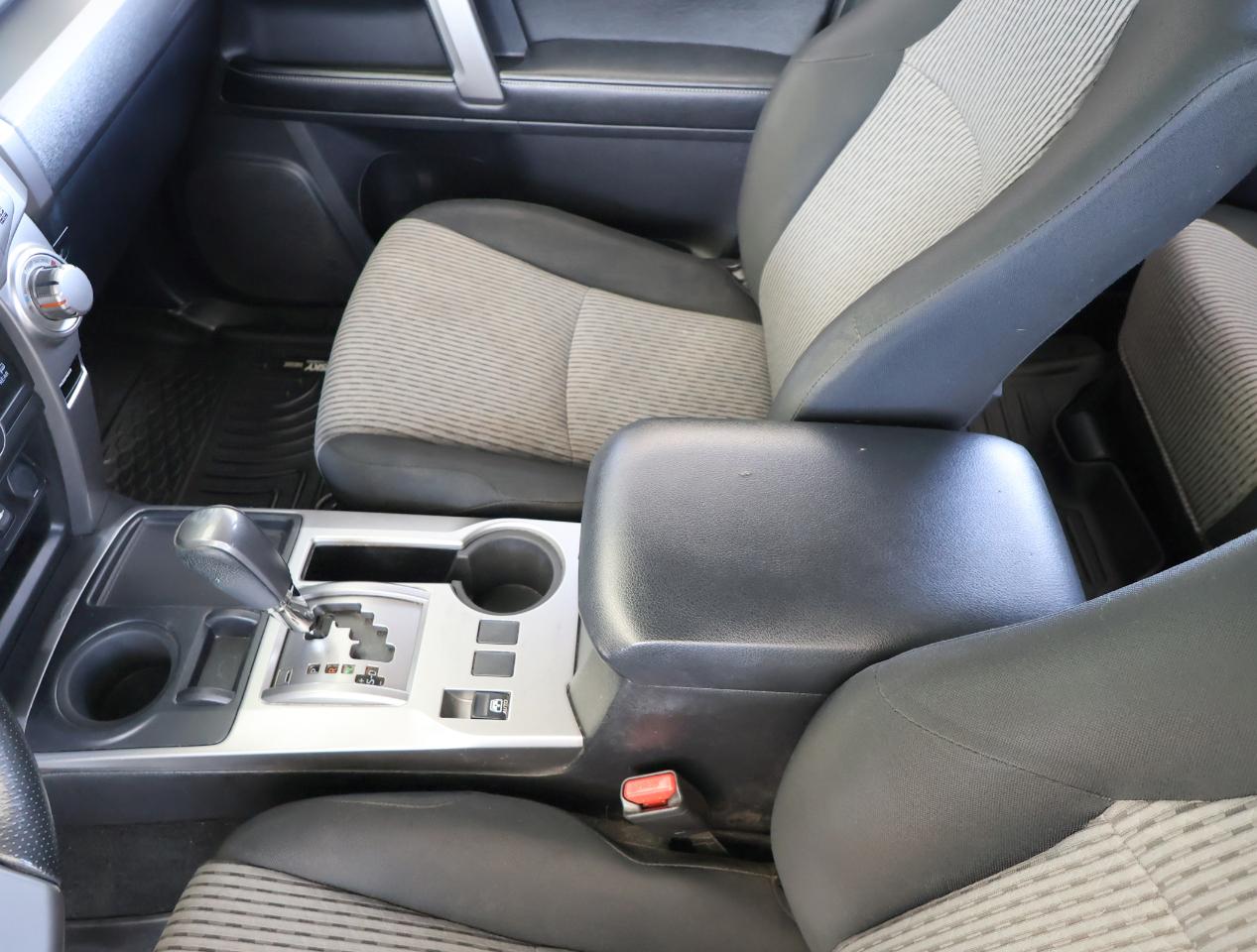 Toyota 4Runner SR5 2WD 2014