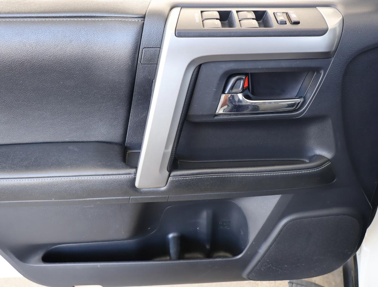 Toyota 4Runner SR5 2WD 2014