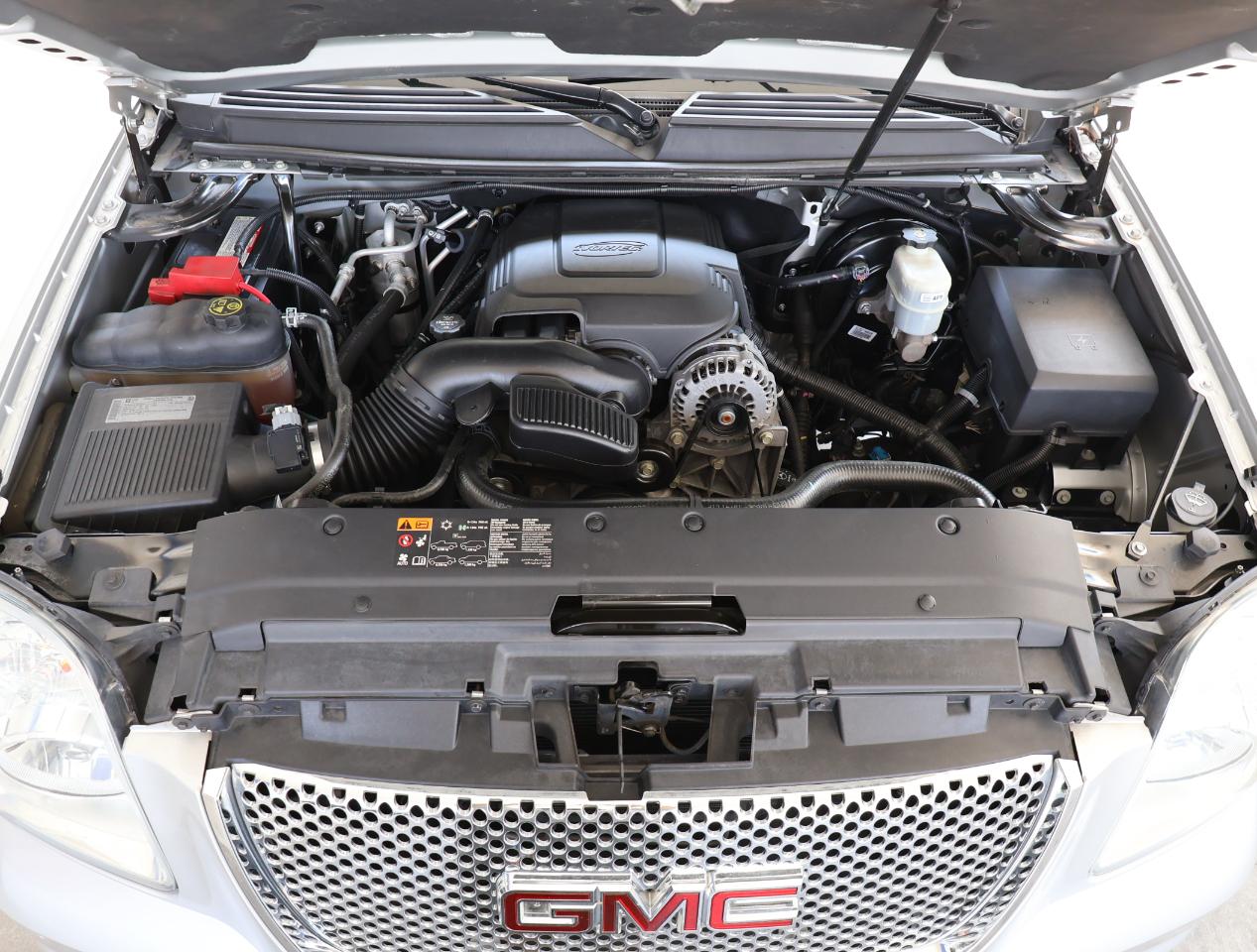 GMC Yukon Denali XL 2WD 2013