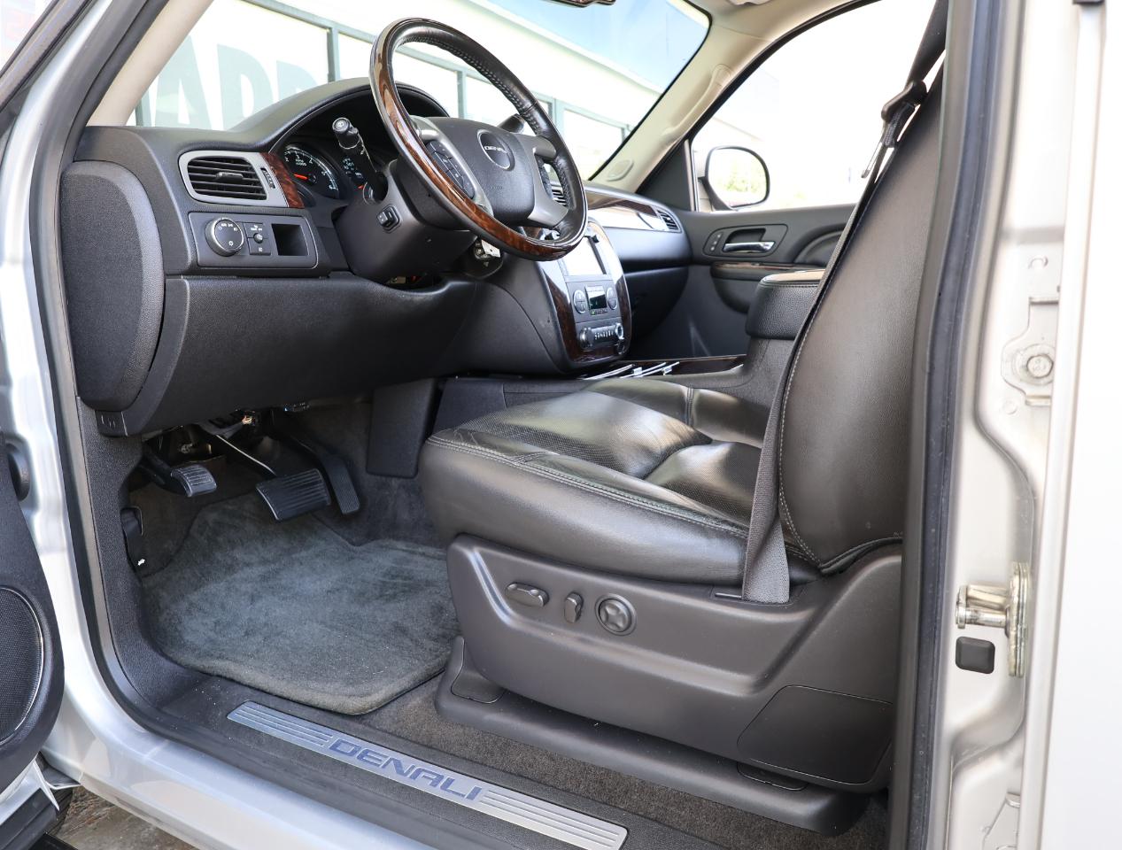 GMC Yukon Denali XL 2WD 2013