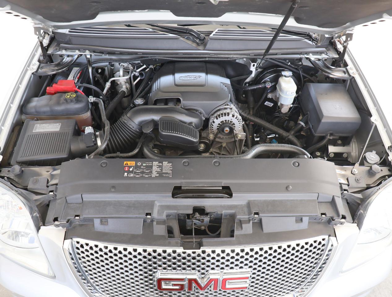 GMC Yukon Denali XL 2WD 2013