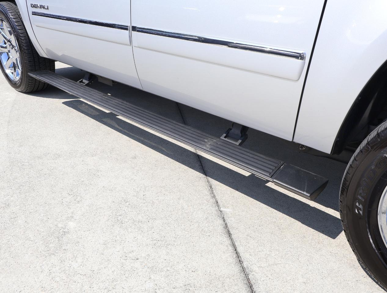 GMC Yukon Denali XL 2WD 2013