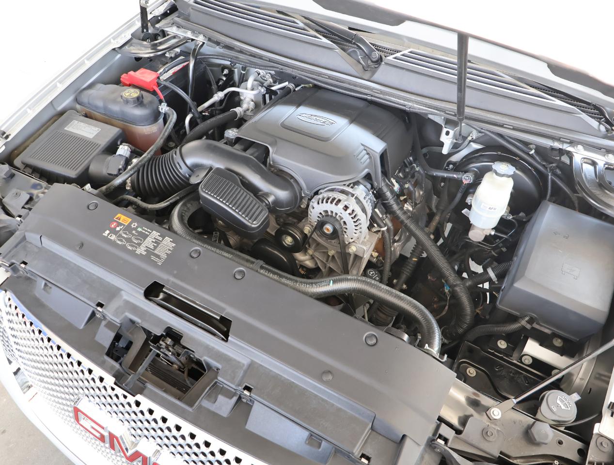 GMC Yukon Denali XL 2WD 2013