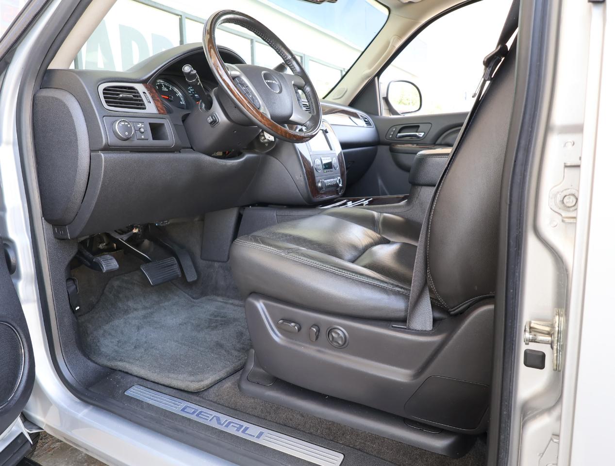 GMC Yukon Denali XL 2WD 2013