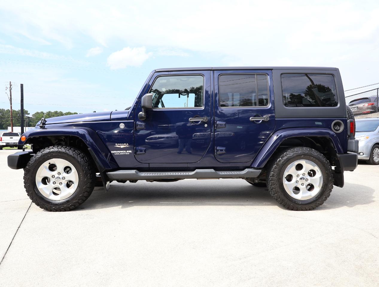 Jeep Wrangler Unlimited Sahara 4WD 2013