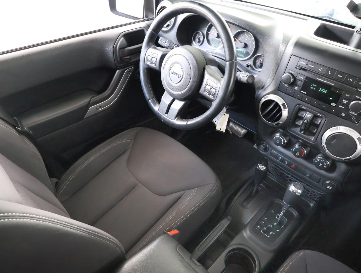 Jeep Wrangler Unlimited Sahara 4WD 2013