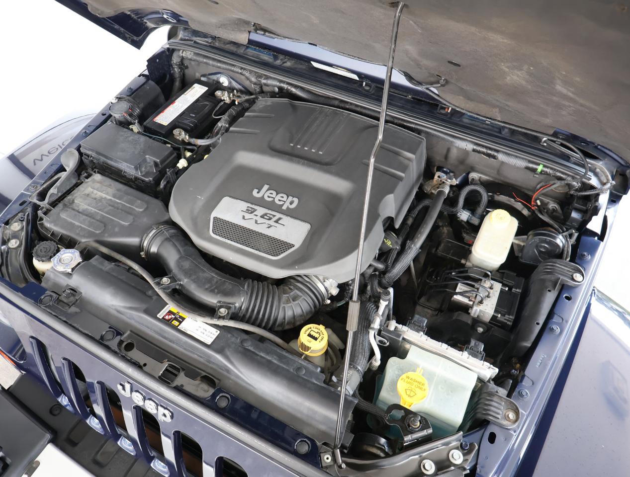 Jeep Wrangler Unlimited Sahara 4WD 2013