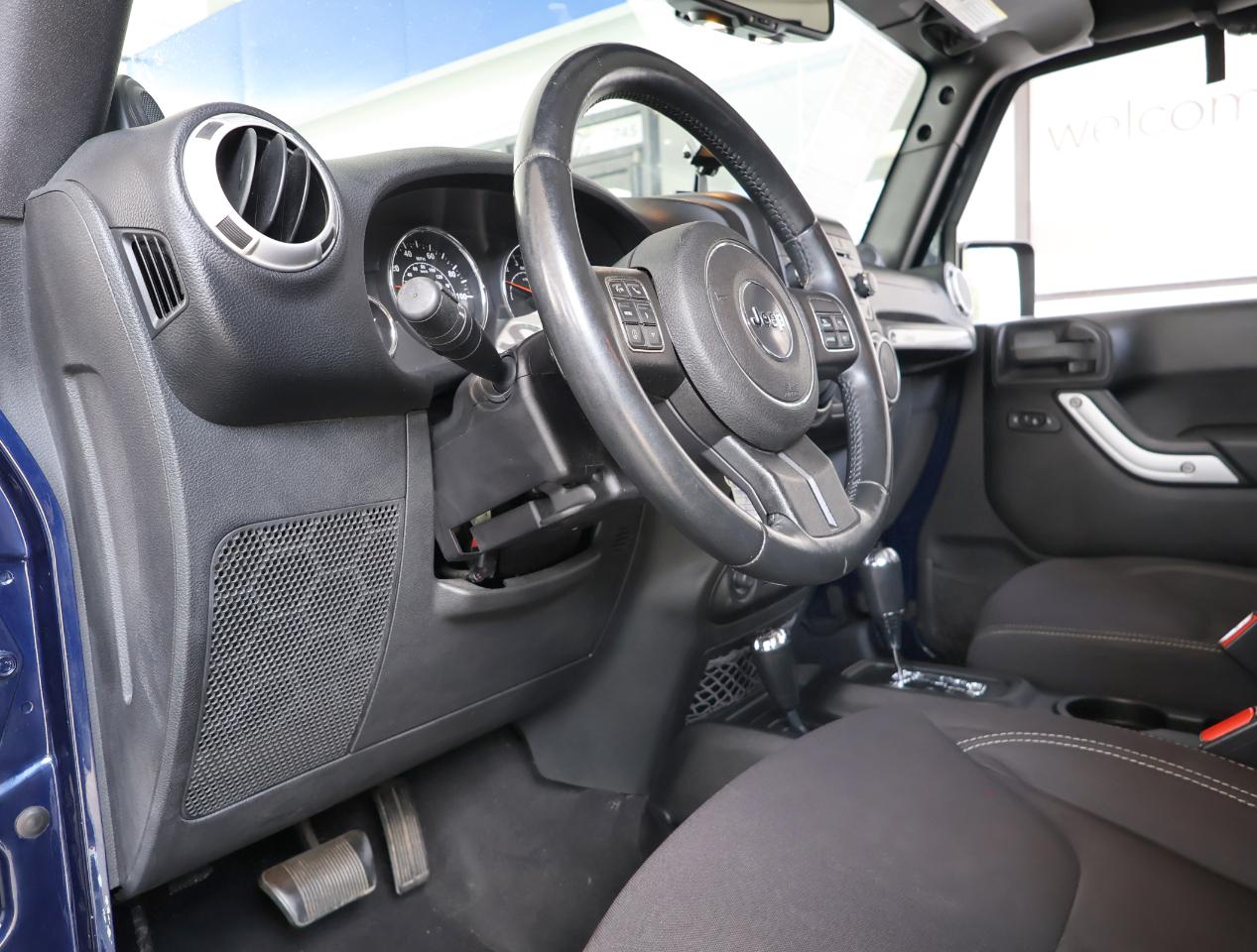 Jeep Wrangler Unlimited Sahara 4WD 2013