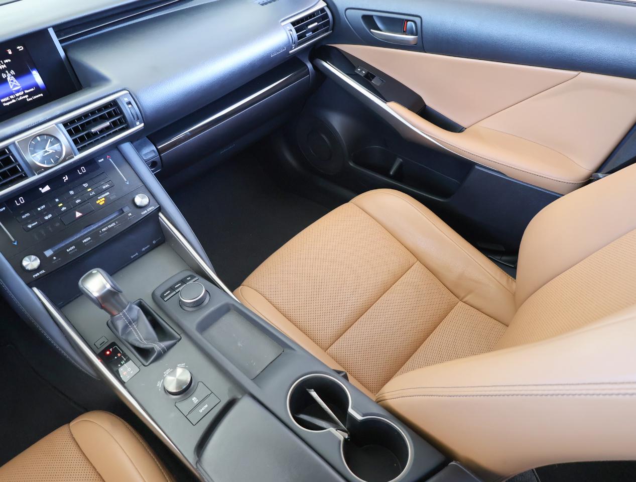 Lexus IS 300 RWD 2018
