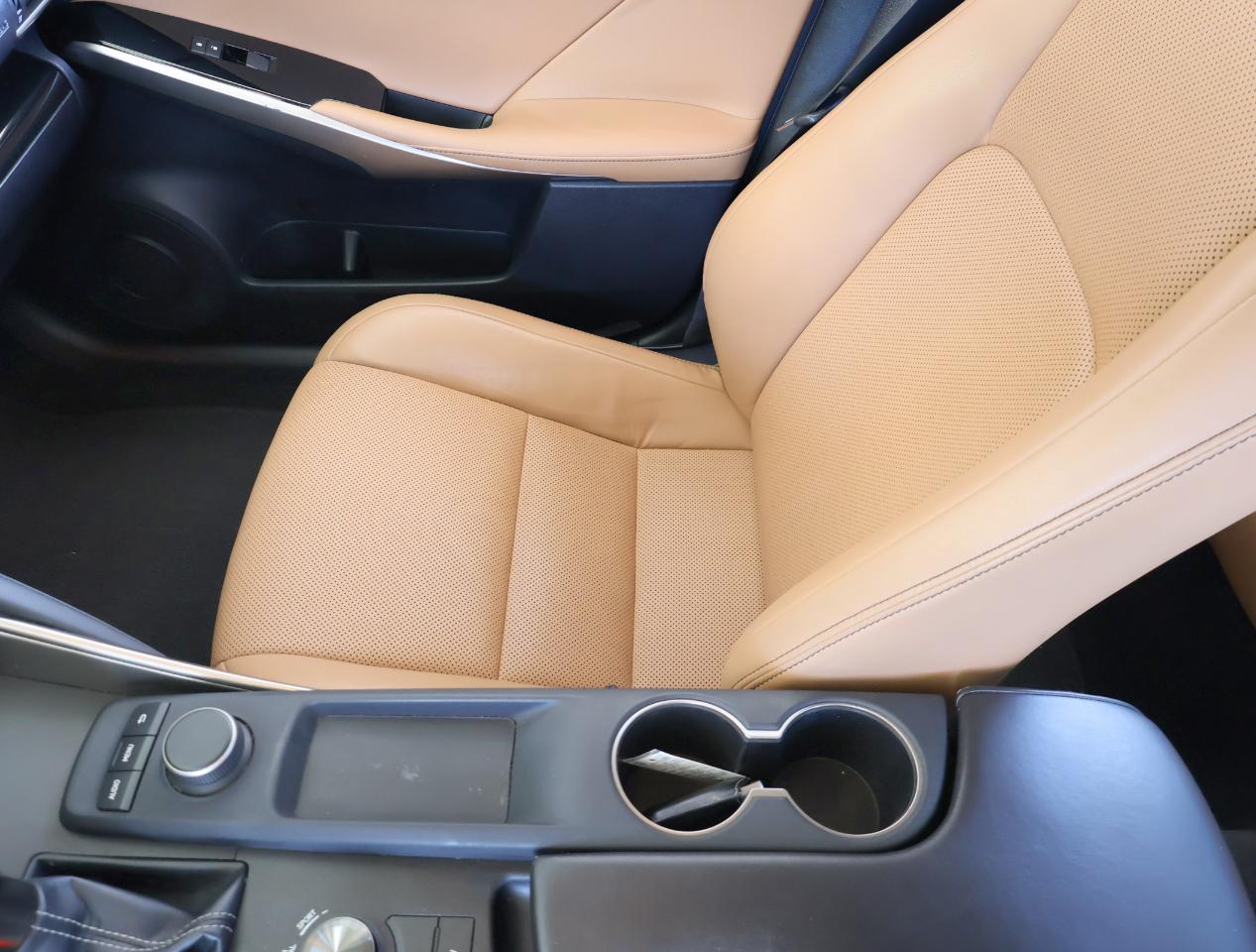 Lexus IS 300 RWD 2018