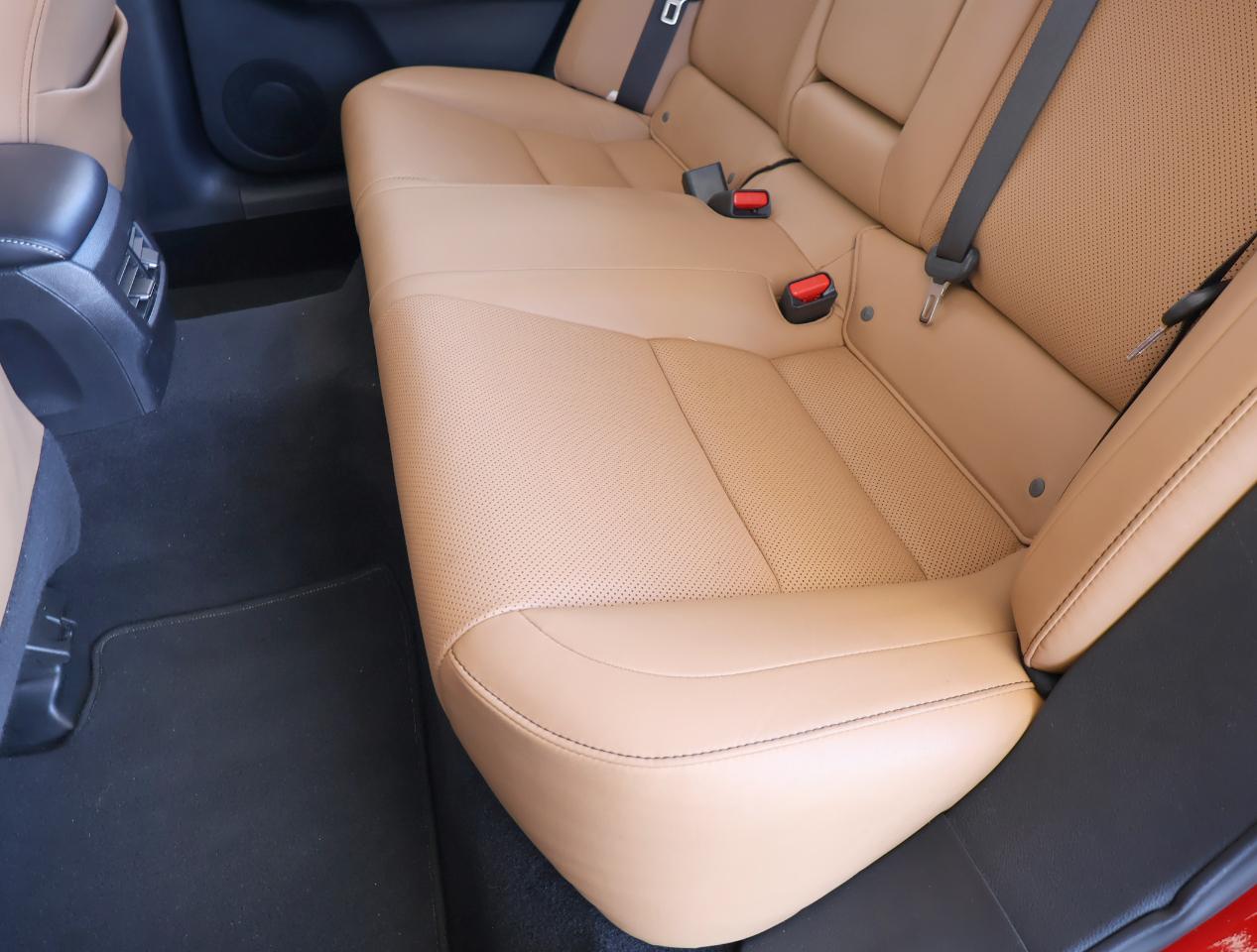 Lexus IS 300 RWD 2018