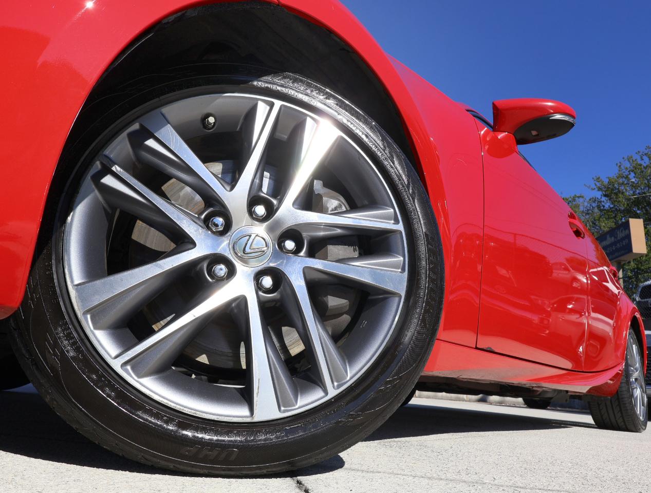 Lexus IS 300 RWD 2018