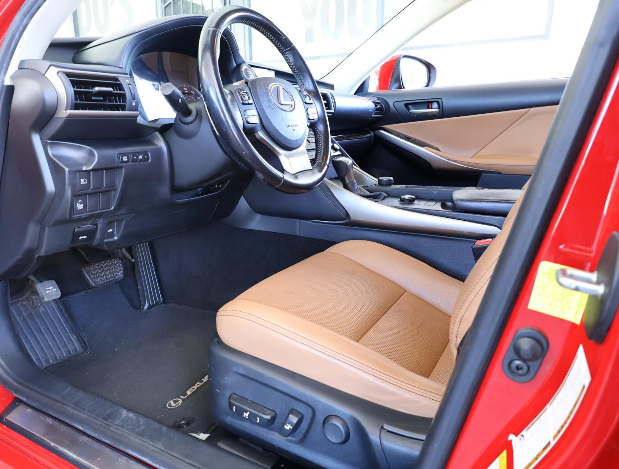 Lexus IS 300 RWD 2018