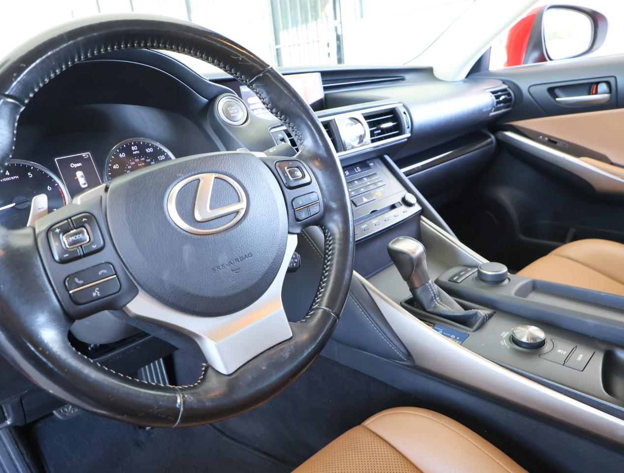 Lexus IS 300 RWD 2018