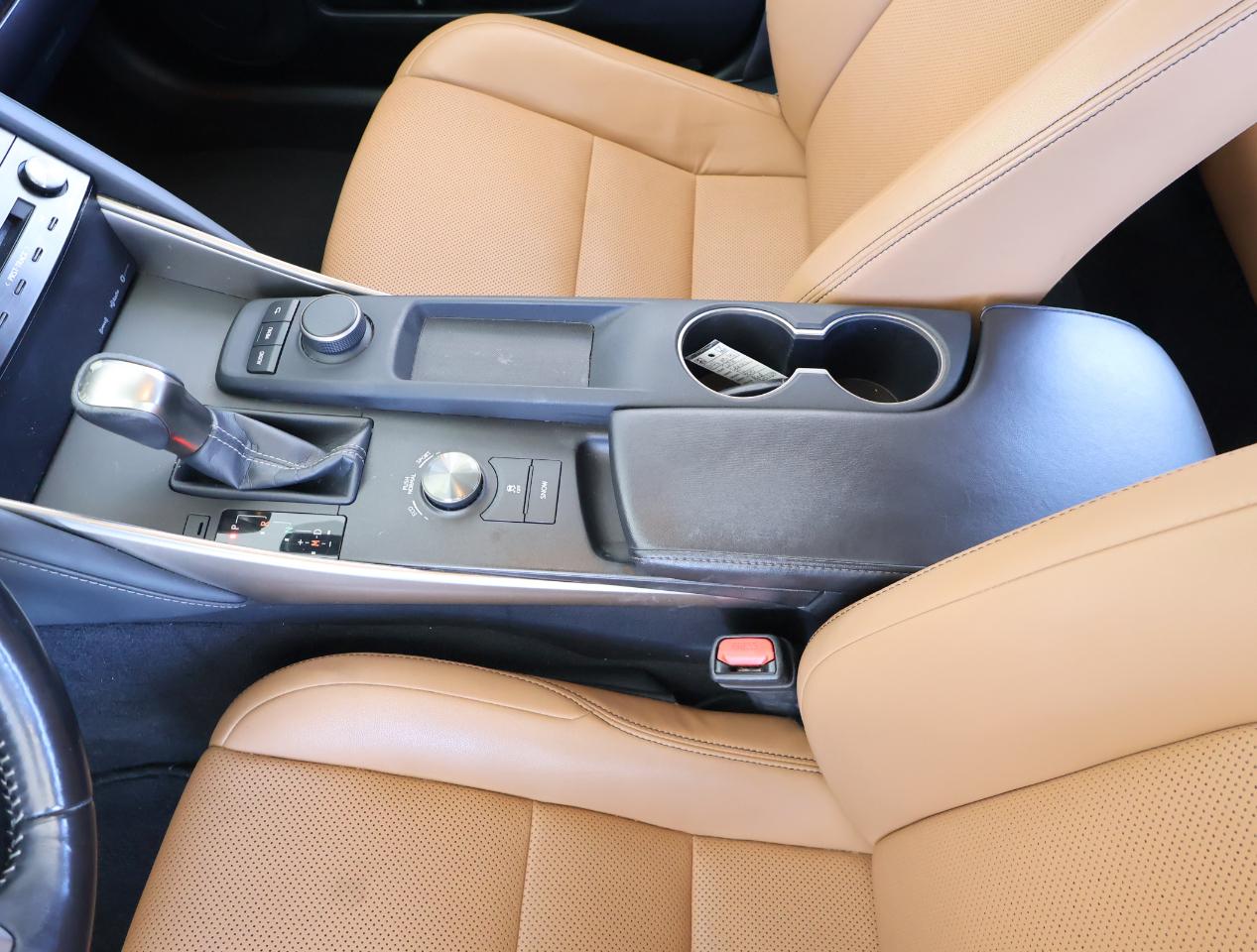 Lexus IS 300 RWD 2018