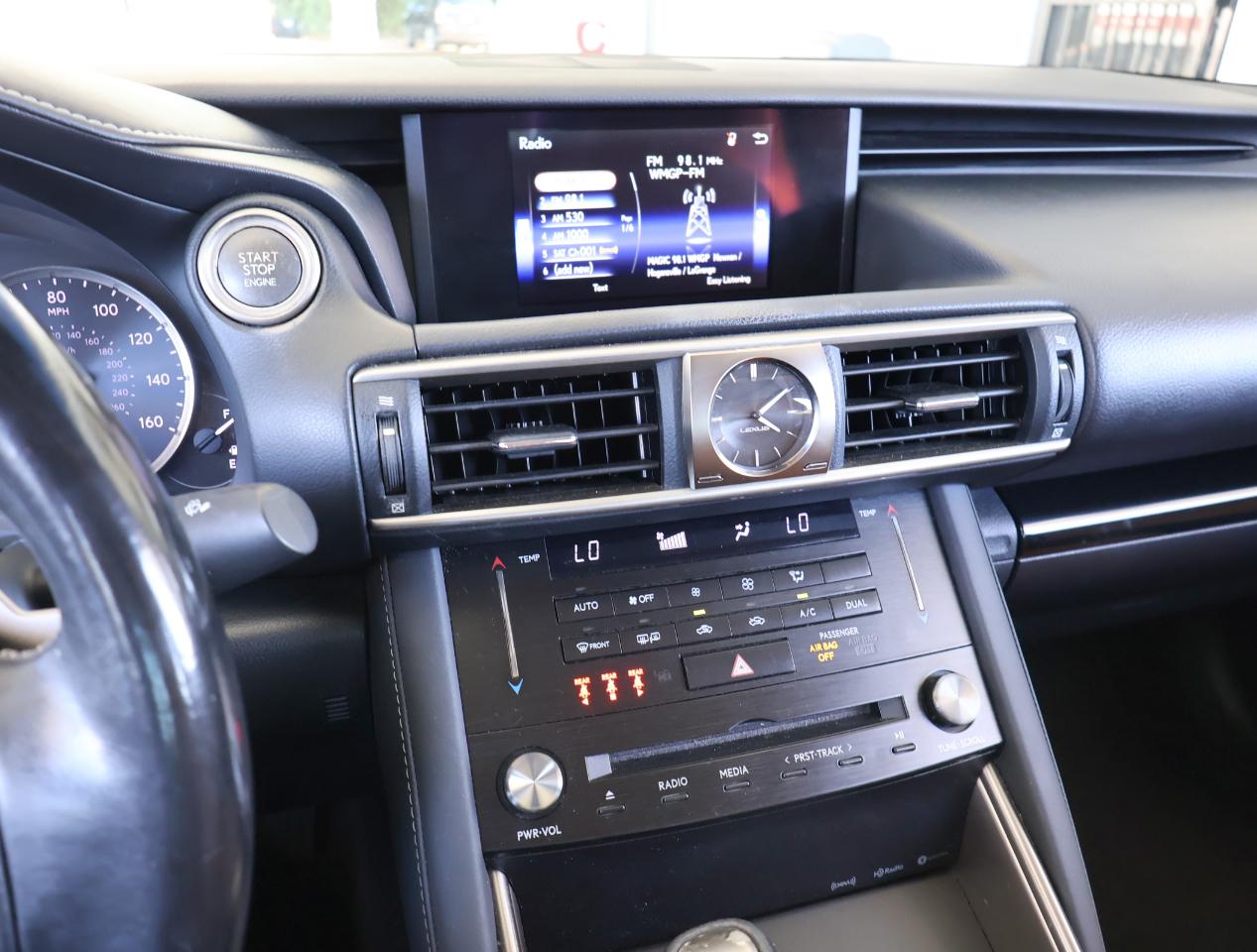 Lexus IS 300 RWD 2018