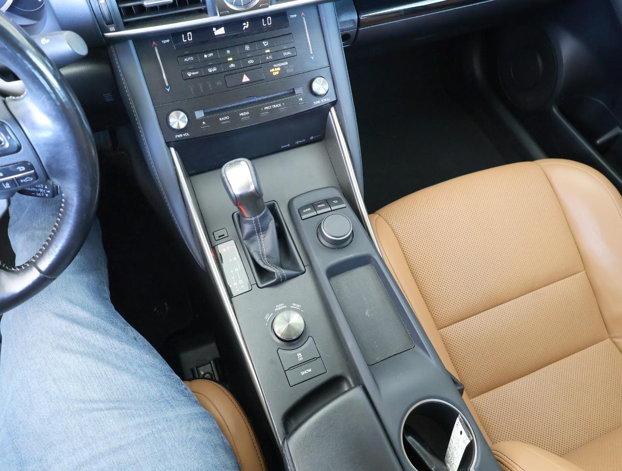 Lexus IS 300 RWD 2018