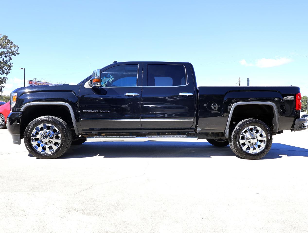 GMC Sierra 2500HD Denali Crew Cab 4WD 2019