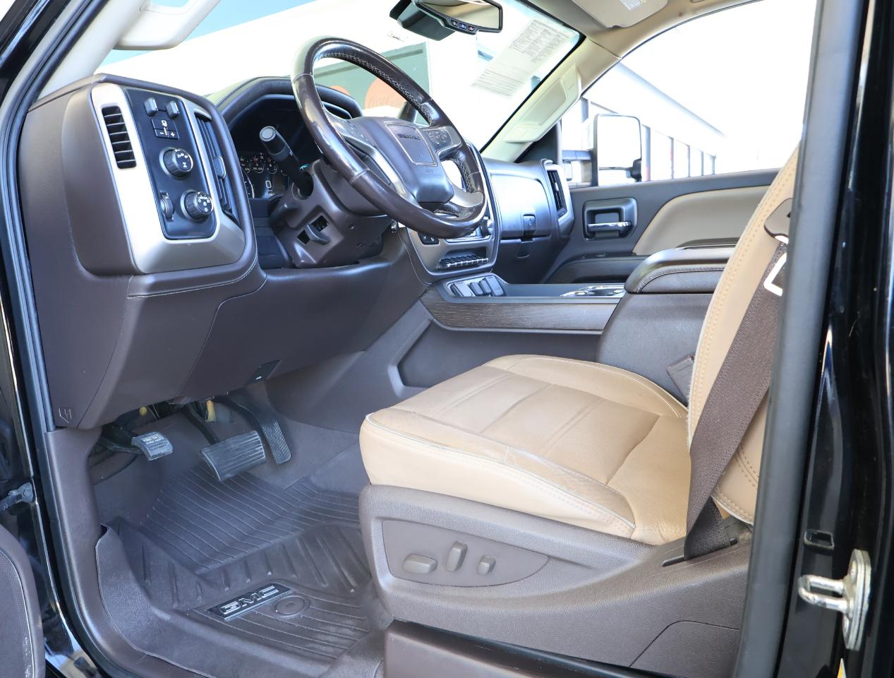 GMC Sierra 2500HD Denali Crew Cab 4WD 2019
