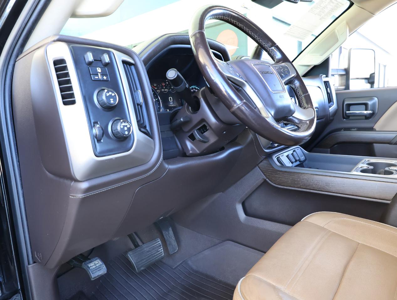 GMC Sierra 2500HD Denali Crew Cab 4WD 2019