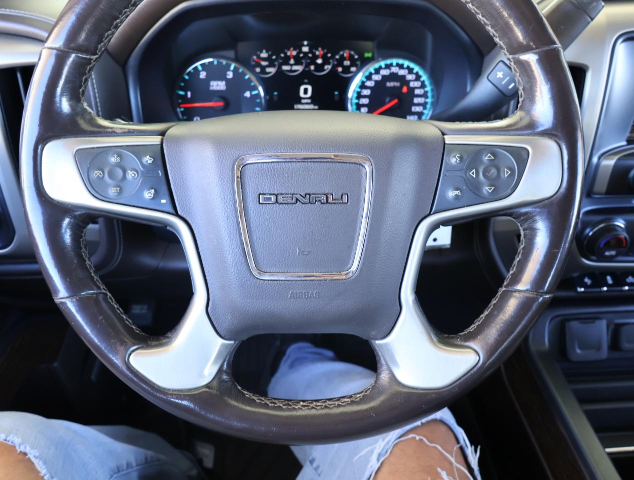 GMC Sierra 2500HD Denali Crew Cab 4WD 2019