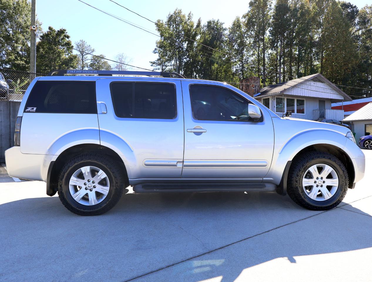 Nissan Pathfinder LE 4WD 2005