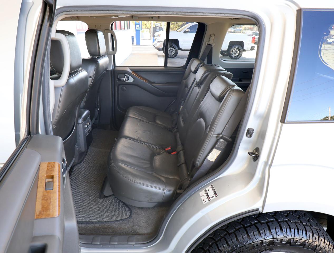 Nissan Pathfinder LE 4WD 2005