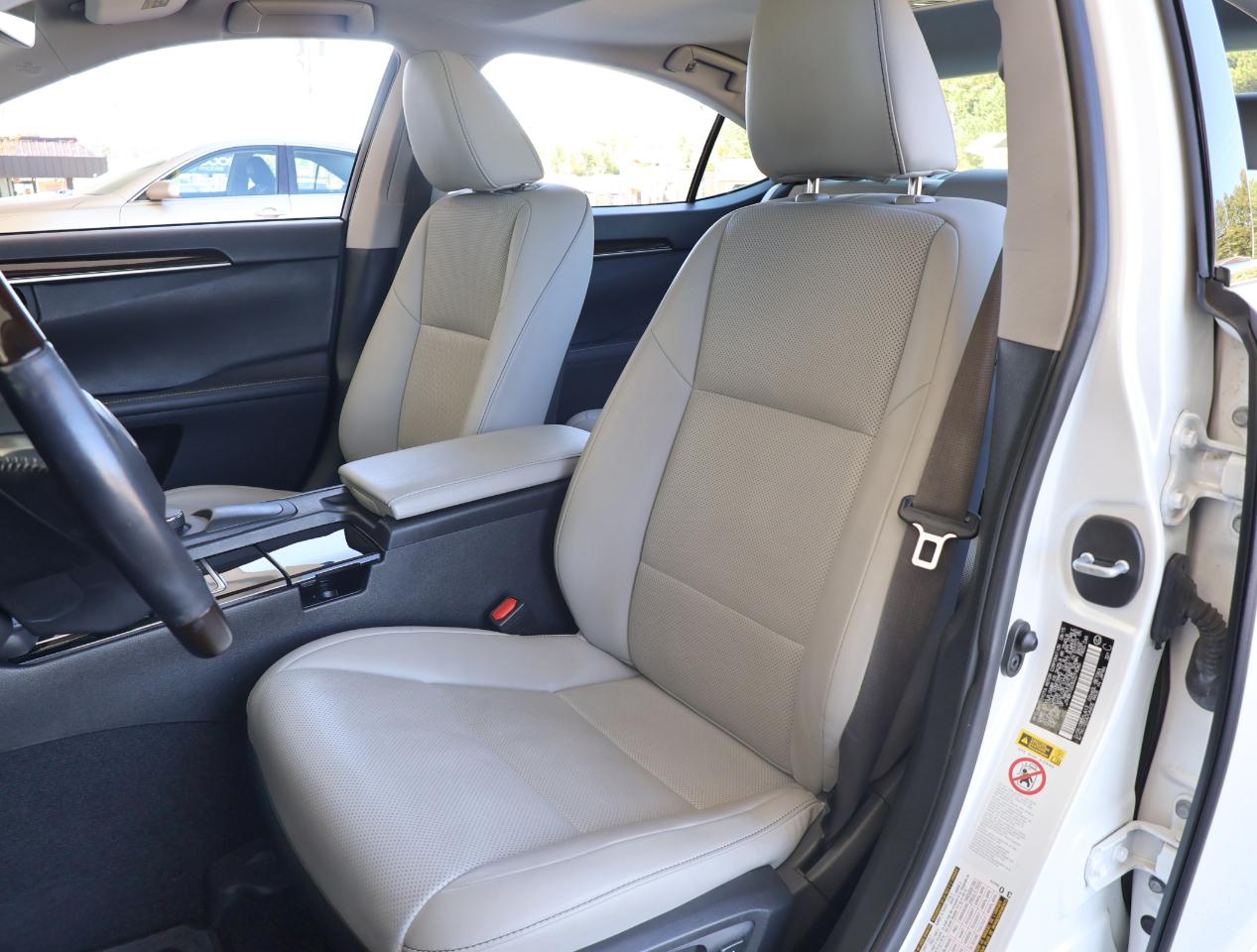 Lexus ES 350 Sedan 2016