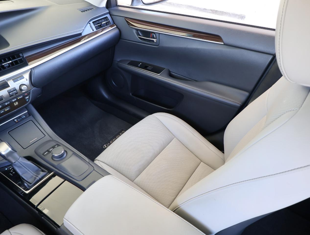 Lexus ES 350 Sedan 2016