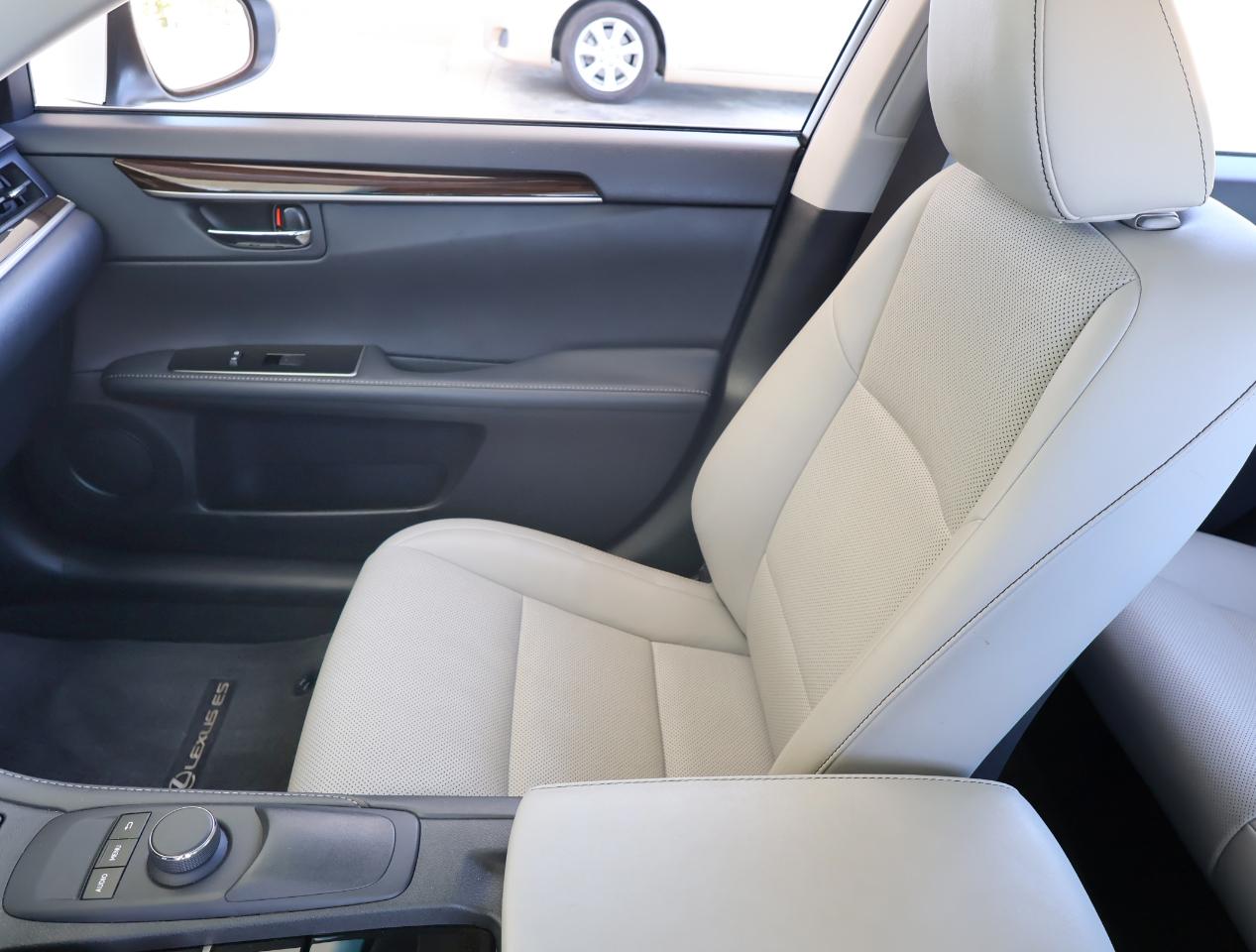 Lexus ES 350 Sedan 2016