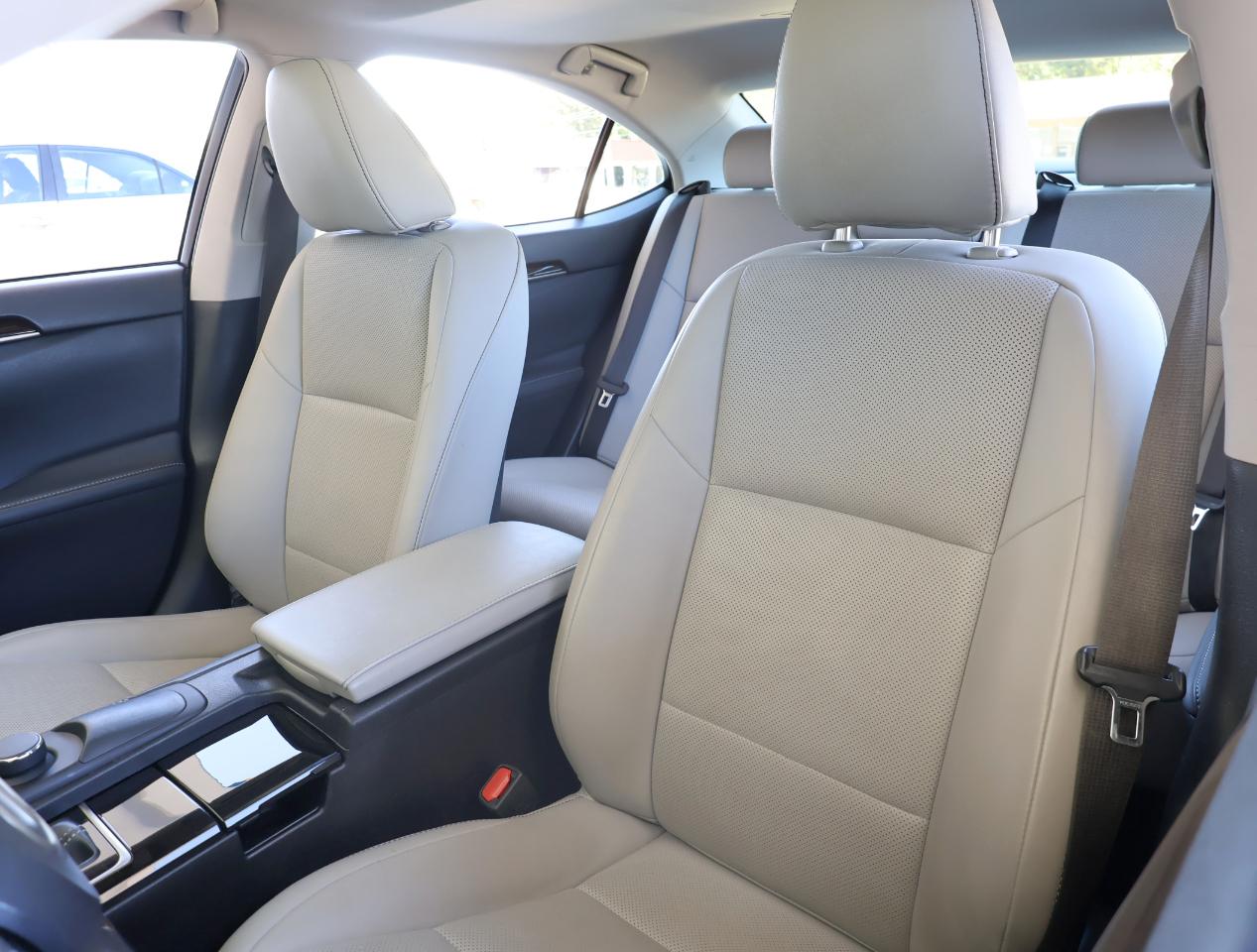 Lexus ES 350 Sedan 2016